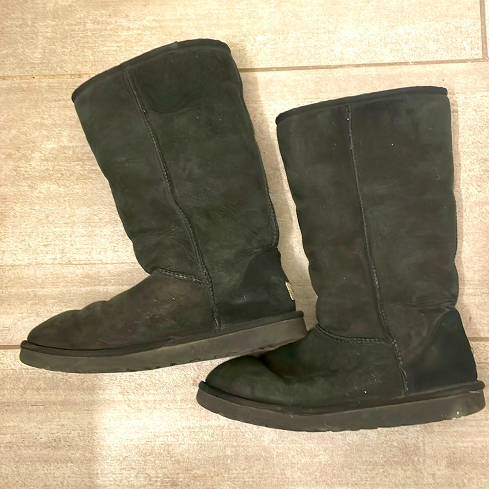 Used Black Uggs